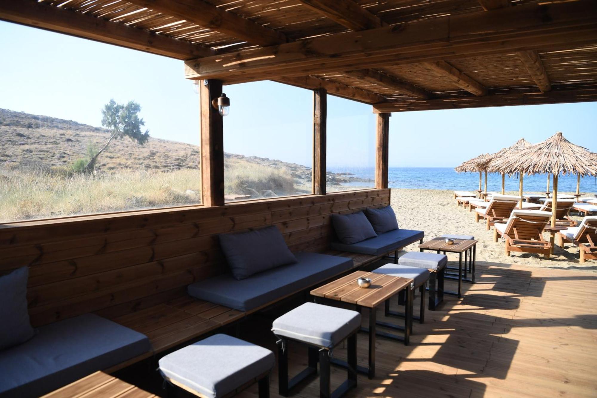 Nostos Beachfront Apartments & Studios Agios Ioannis  Bagian luar foto